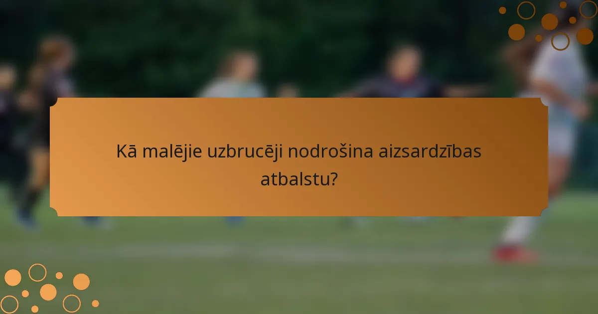 Kā malējie uzbrucēji nodrošina aizsardzības atbalstu?